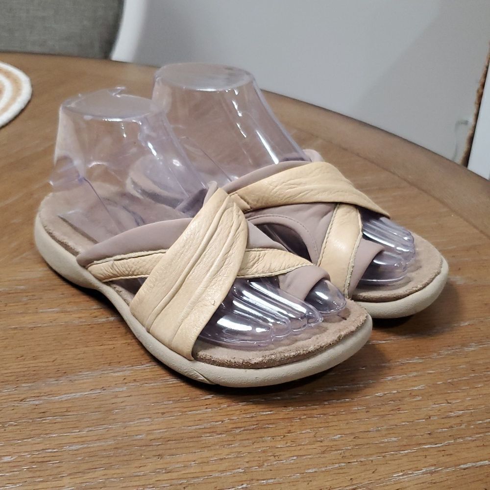 Hush Puppy Leather Tan Sandals, 6W